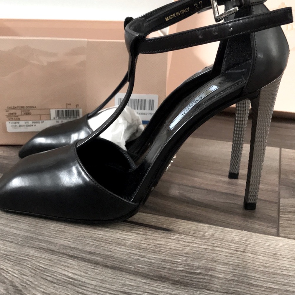Authentic PRADA Never worn. Size 37